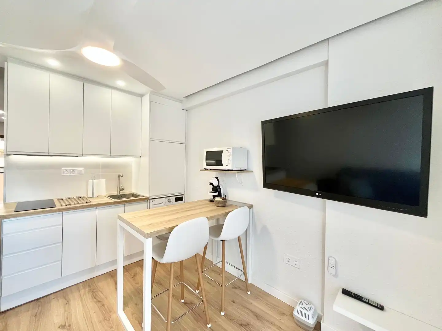 Cuina de Apartament de lloguer en Torrevieja amb Calefacció, Moblat i Rentadora