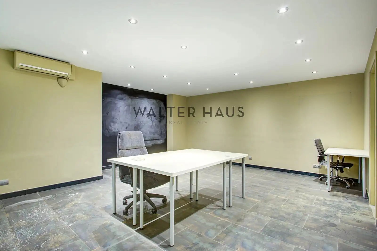 Office for sale in Barcelona  with Air Conditioner