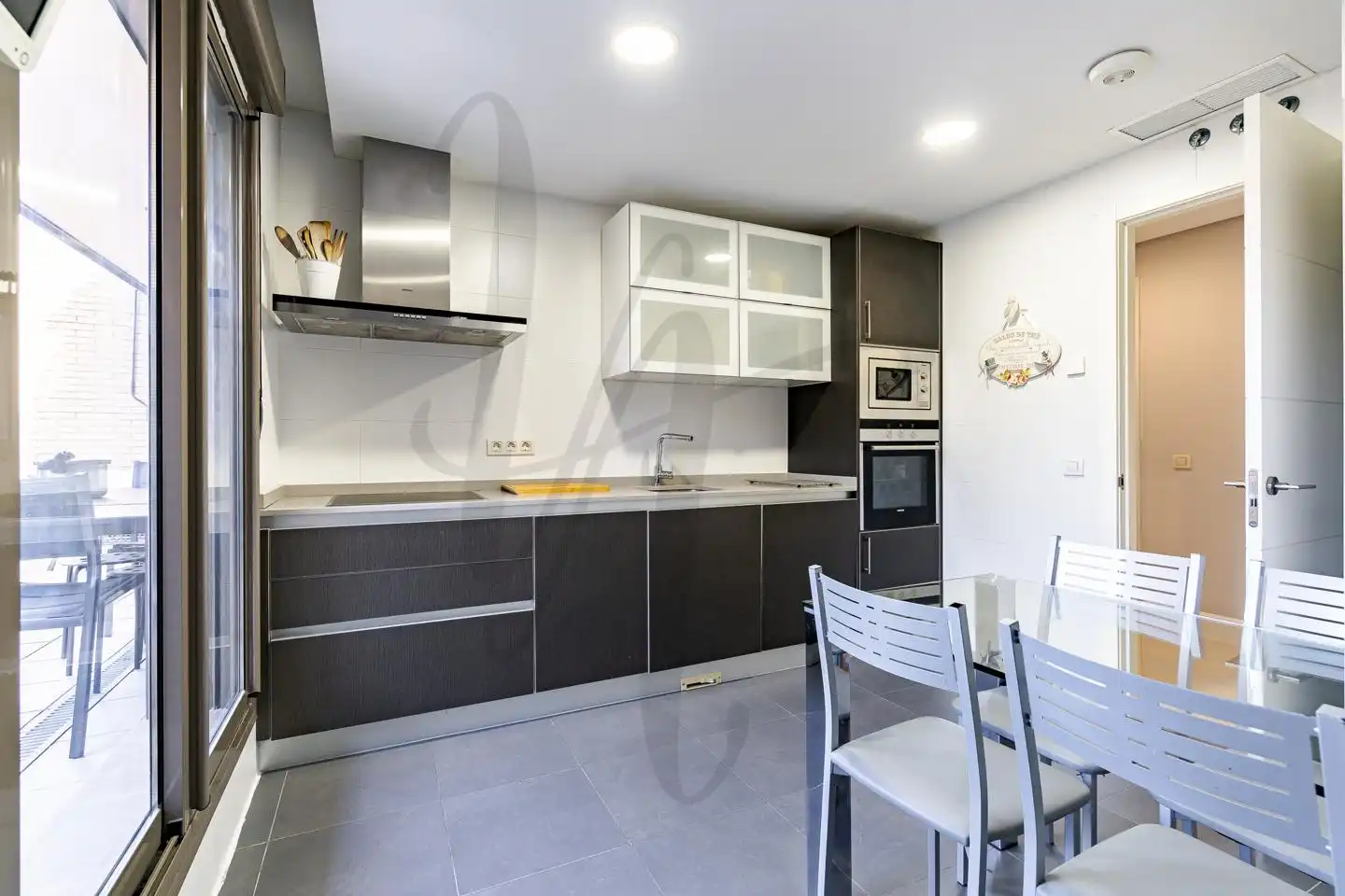 Cocina de Ático en venta en San Sebastián de los Reyes con Aire acondicionado, Calefacción y Terraza