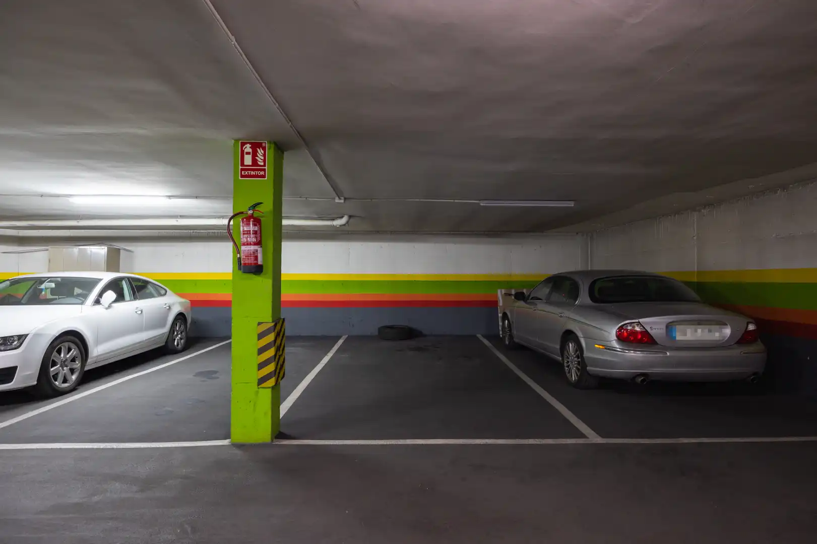 Parking de Piso en venta en Madrid con Aire acondicionado, Calefacción y Jardín privado