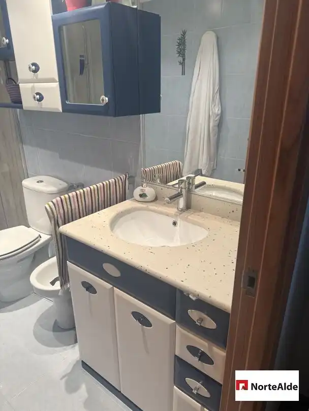 Badezimmer von Wohnung zum Verkauf in Barakaldo  mit Heizung, Privatgarten und Abstellraum