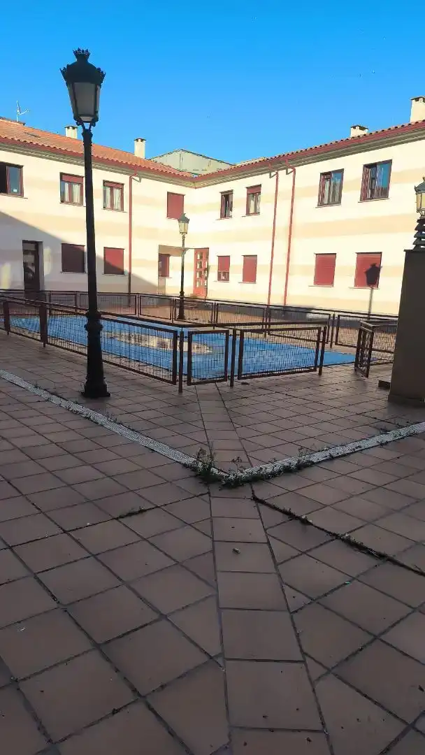 Piscina de Pis en venda en Miranda de Azán amb Parquet i Internet