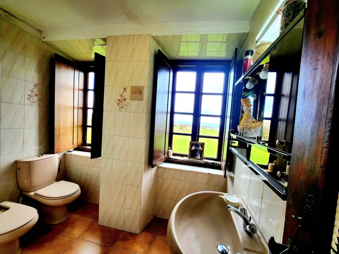 Badezimmer von Country house zum Verkauf in Coaña mit Privatgarten, Abstellraum und Balkon