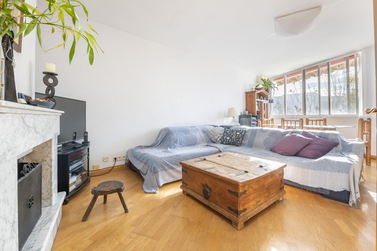 Sala d'estar de Pis en venda en Majadahonda amb Aire condicionat, Jardí privat i Piscina