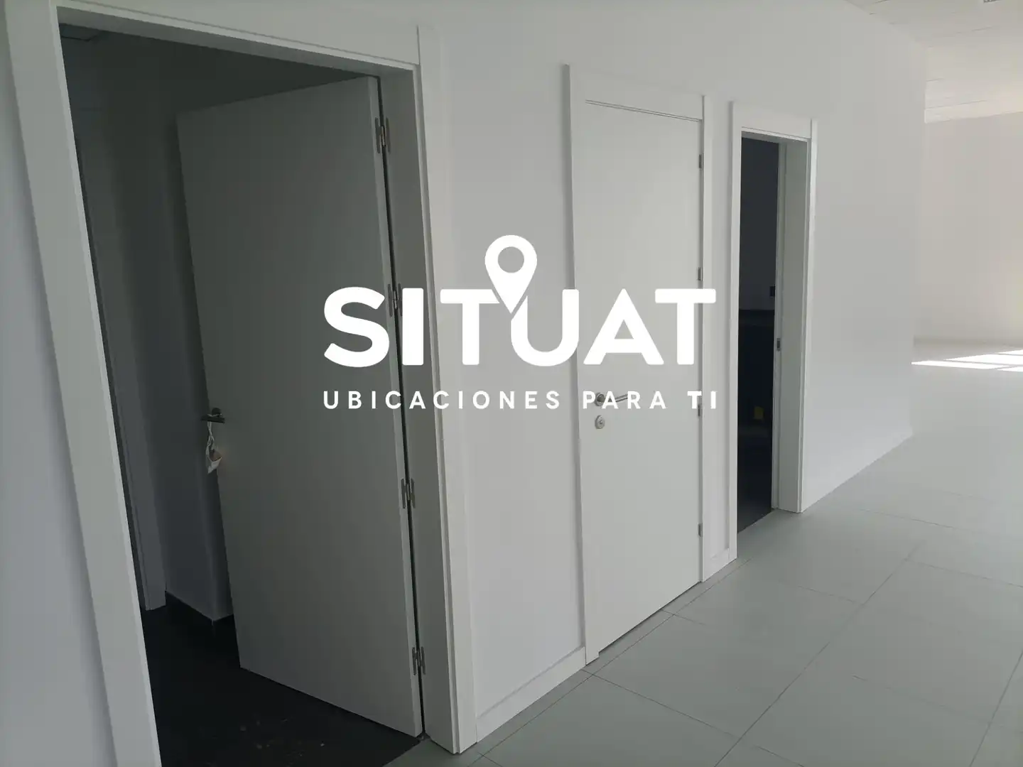 Habitación de Oficina de alquiler en L'Hospitalet de Llobregat con Aire acondicionado, Calefacción y Alarma
