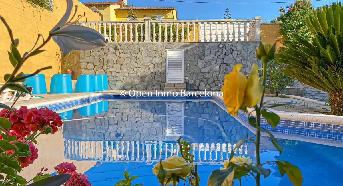 Houses for sale in Avenida MONTSENY, Mas d'En Serra - Els Cards