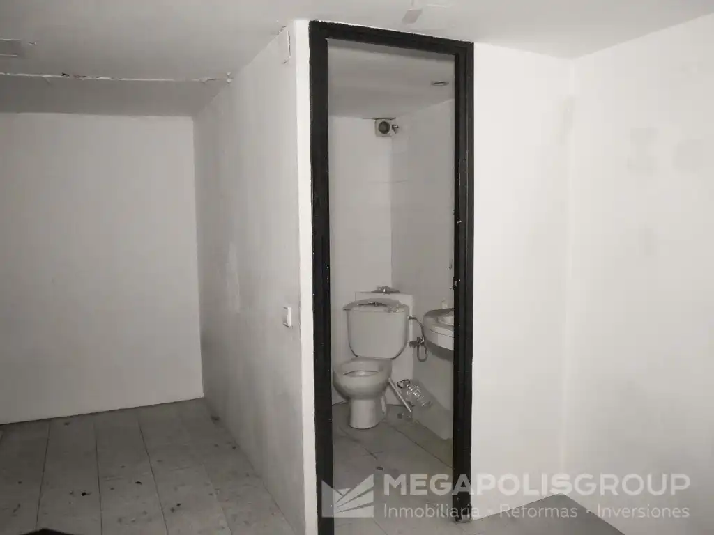 Baño de Local en venta en Barcelona