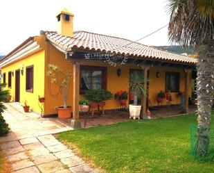 Vista exterior de Casa o xalet en venda en La Orotava amb Piscina