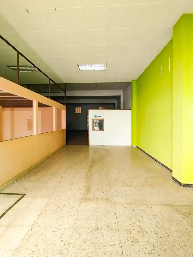 Fabrikhallen zur Miete in Carballo