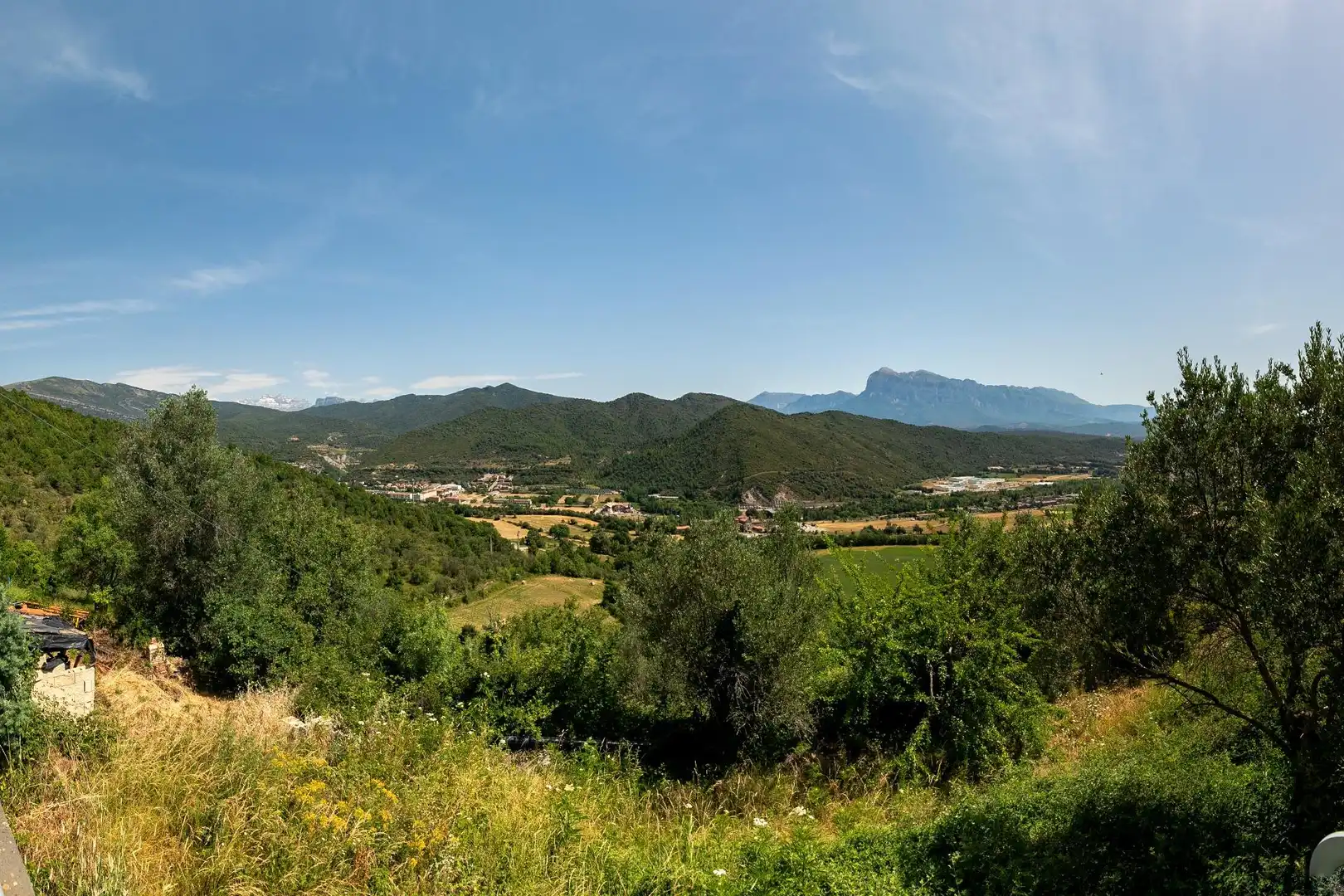 Vista exterior de Casa o xalet en venda en Boltaña amb Calefacció, Terrassa i Moblat