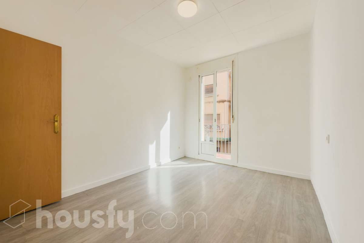 Bedroom of Flat for sale in L'Hospitalet de Llobregat  with Parquet flooring and Balcony
