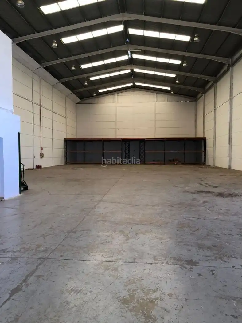 Industrial building to rent in Calle los Algarrobos 10