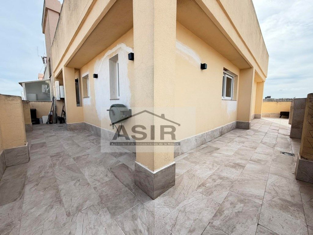 Vista exterior de Àtic en venda en Alzira amb Aire condicionat