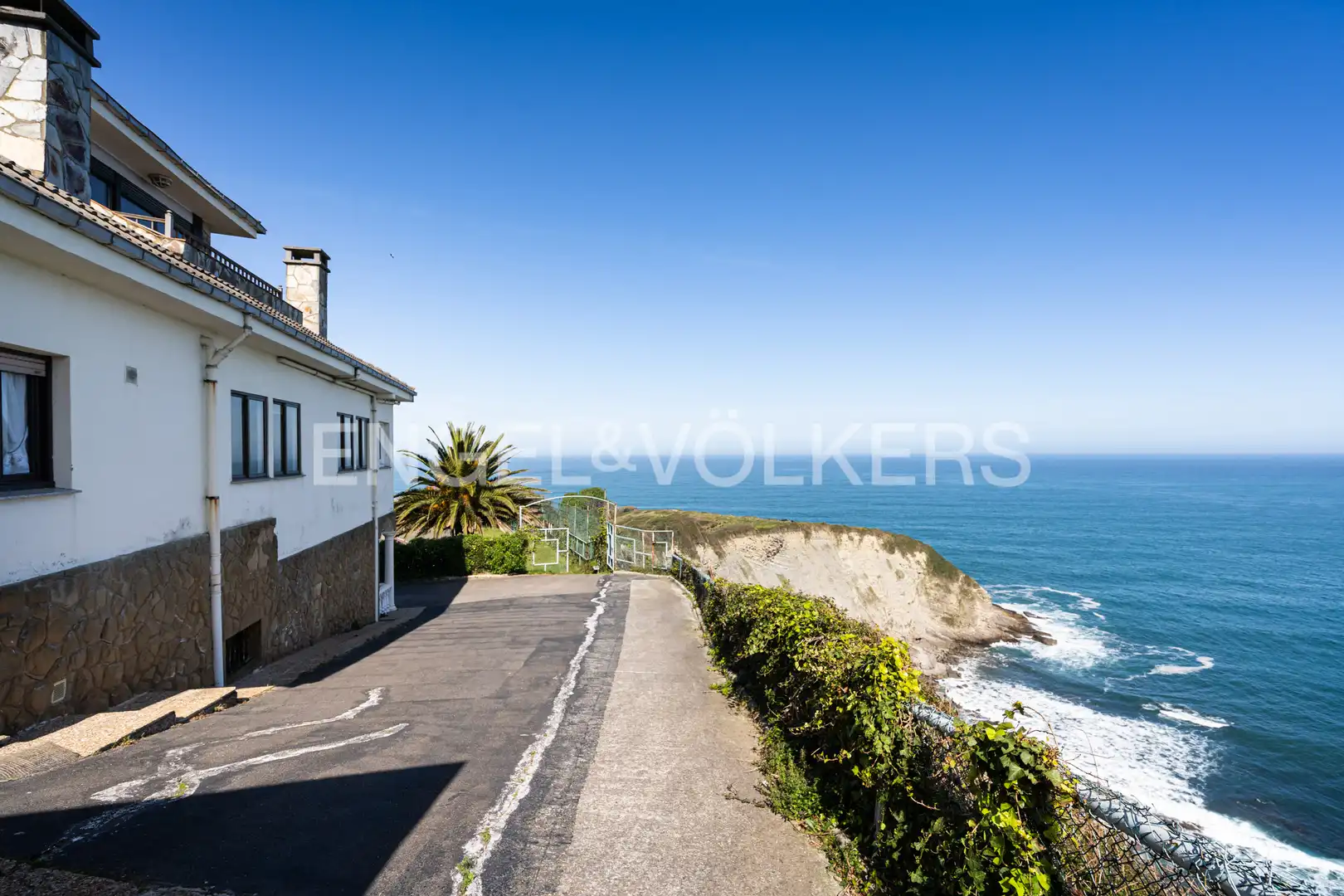 Vista exterior de Casa o chalet en venta en Gijón  con Calefacción, Trastero y Piscina