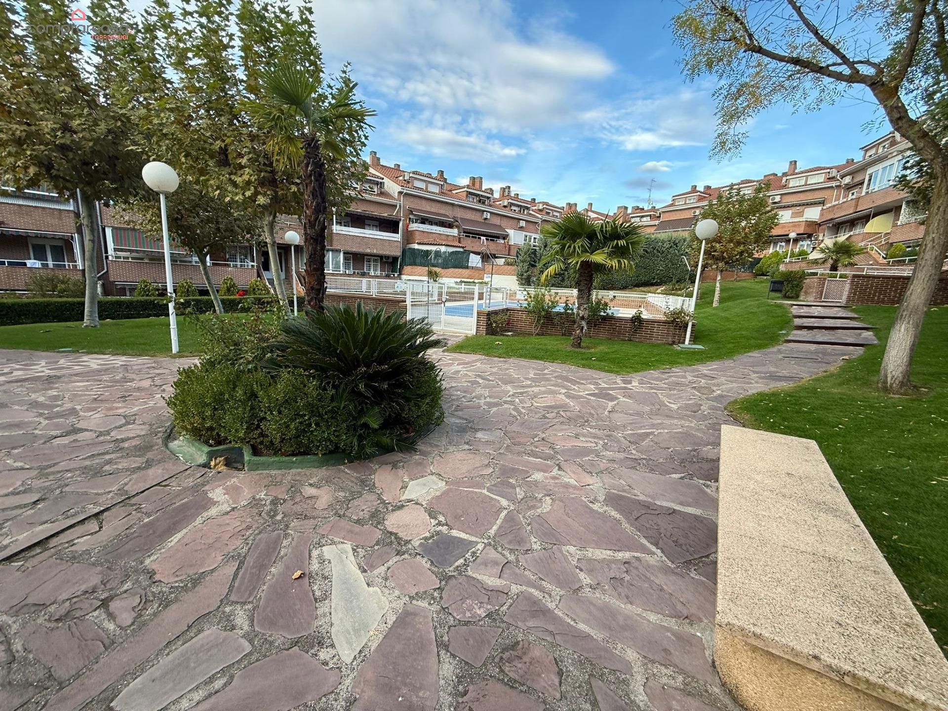 Jardín de Dúplex en venta en Sevilla la Nueva con Aire acondicionado, Calefacción y Jardín privado