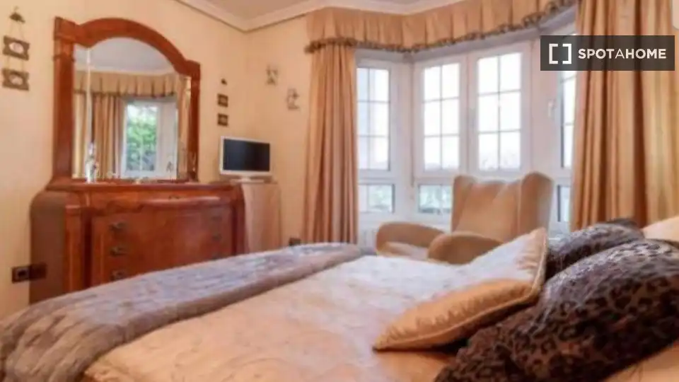 Habitación de Piso para compartir en Torrelavega  con Aire acondicionado, Terraza y Amueblado