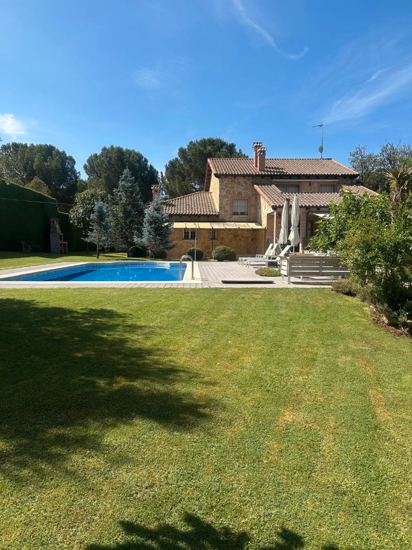 Jardí de Casa o xalet en venda en Villaviciosa de Odón amb Calefacció, Jardí privat i Parquet