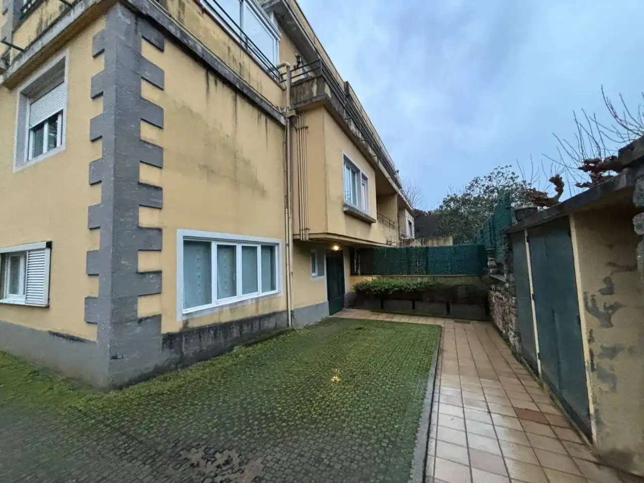 Vista exterior de Estudi en venda en Donostia - San Sebastián  amb Parquet
