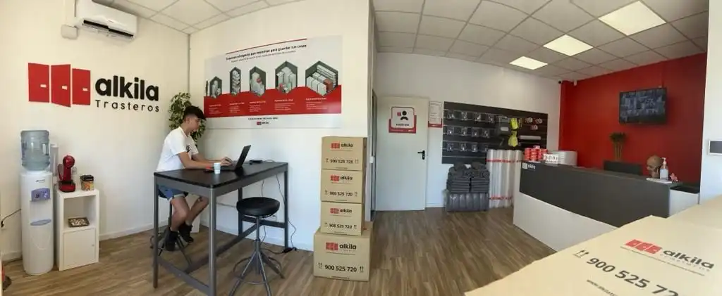 Trastero de alquiler en Avinguda de la Fama, 43, Almeda - El Corte Inglés