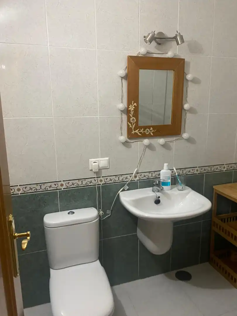 Baño de Ático en venta en Medina de Rioseco con Calefacción, Terraza y Amueblado