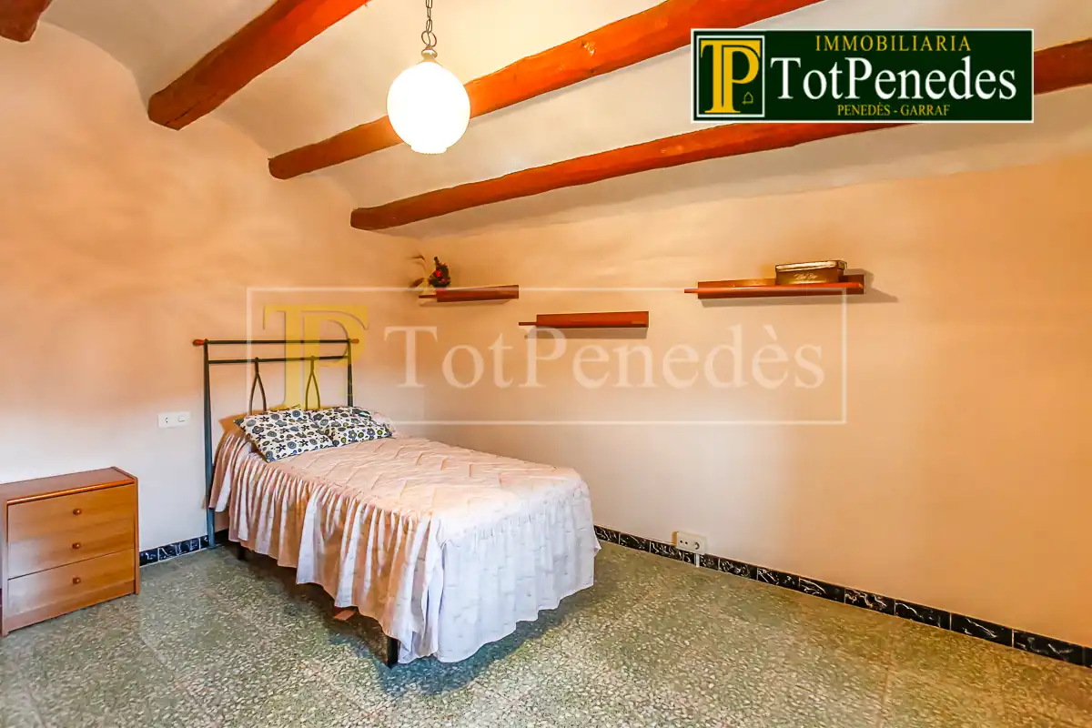 Habitación de Finca rústica en venta en Sant Martí Sarroca con Jardín privado, Trastero y Lavadora
