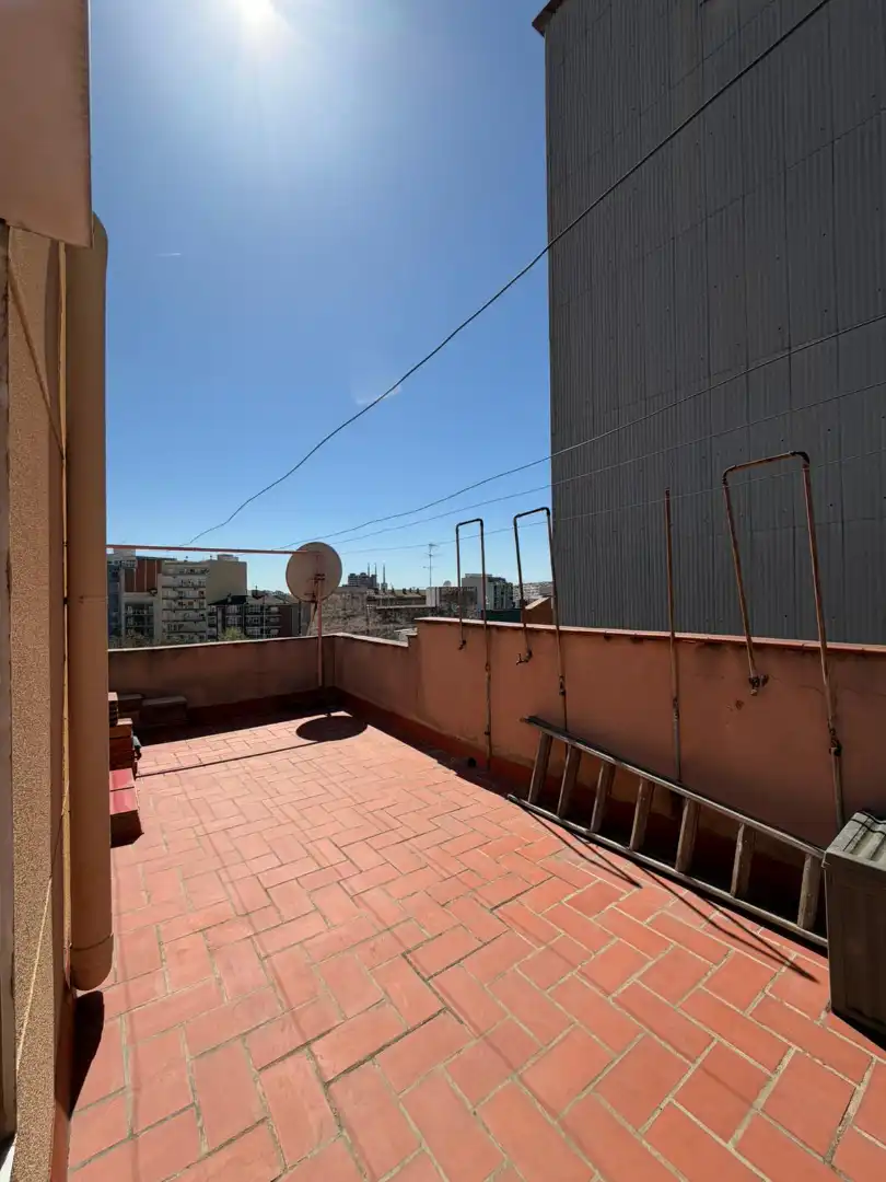 Àtic en venda a Carrer Milà i Fontanals, 33, Sant Crist