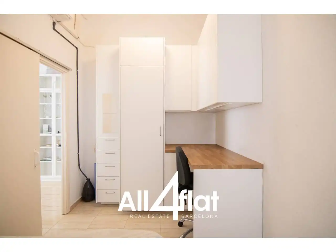 Flat for sale in Barcelona  with Air Conditioner, Furnished and Balcony