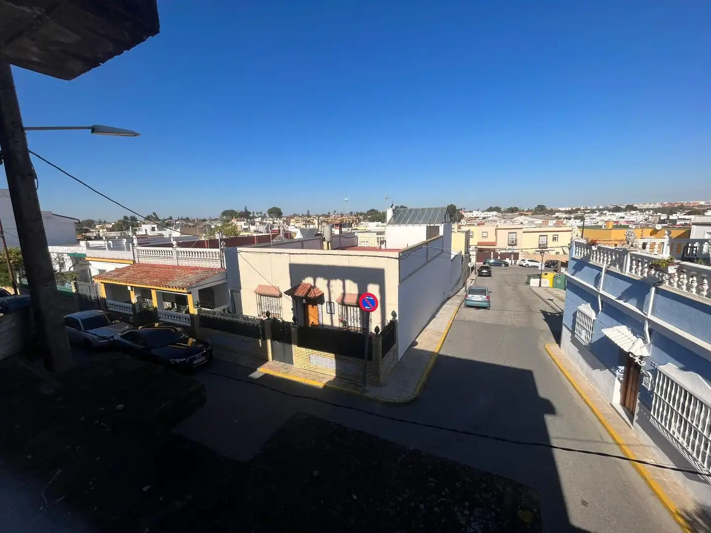 Vista exterior de Edificio en venta en Palomares del Río