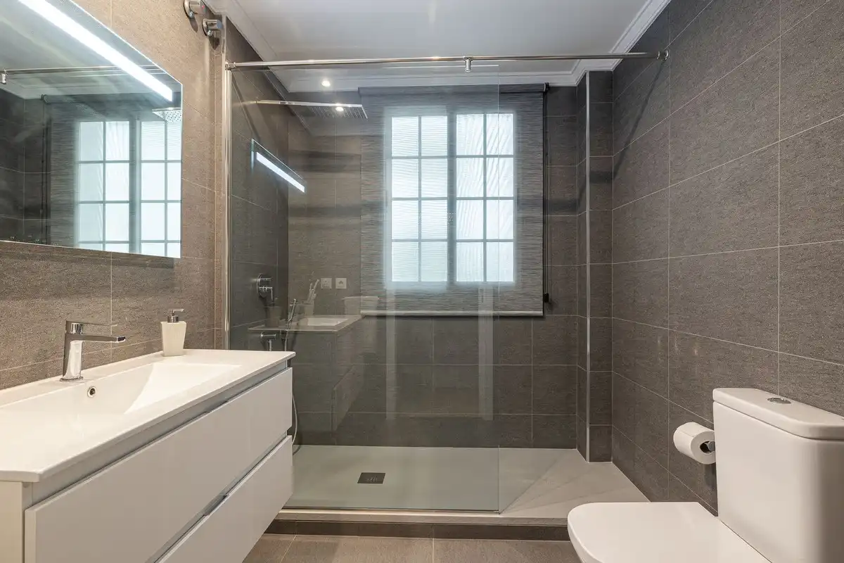 Bathroom of Duplexes for sale in Benahavís  with Air Conditioner, Heating and Terrace