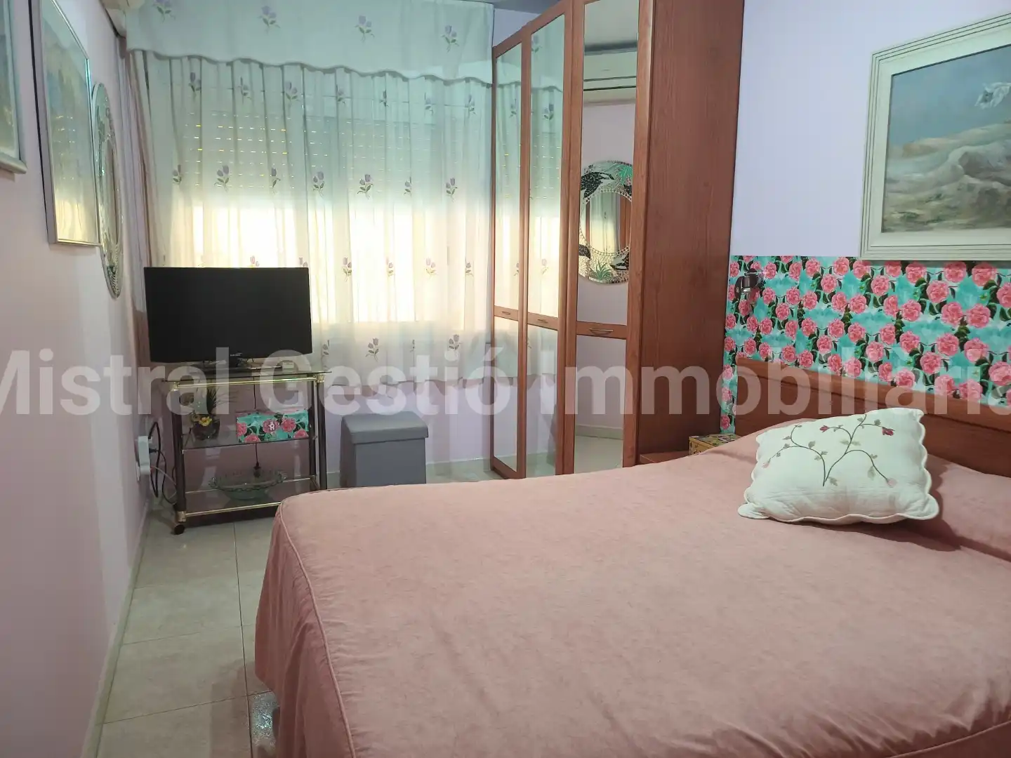 Schlafzimmer von Dachboden zum Verkauf in Calafell mit Klimaanlage, Terrasse und Möbliert