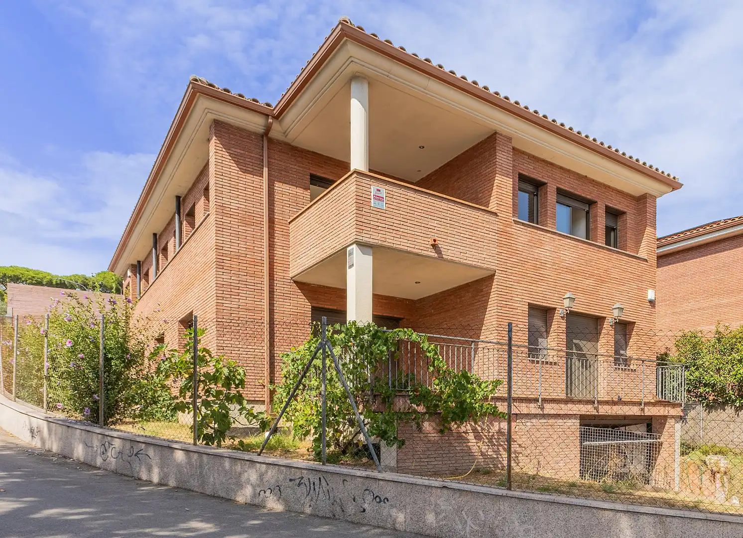 Exterior view of Houses for sale in Via Europa - Parc Central
