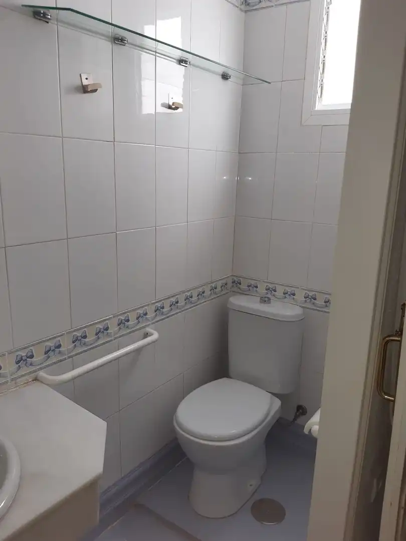 Baño de Piso de alquiler en Sevilla con Aire acondicionado, Amueblado y Horno