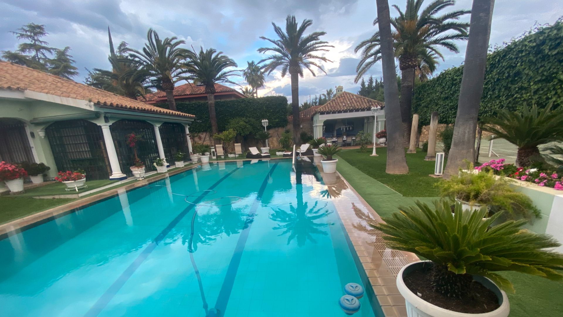 Piscina de Casa o xalet en venda en  Córdoba Capital amb Aire condicionat, Jardí privat i Terrassa