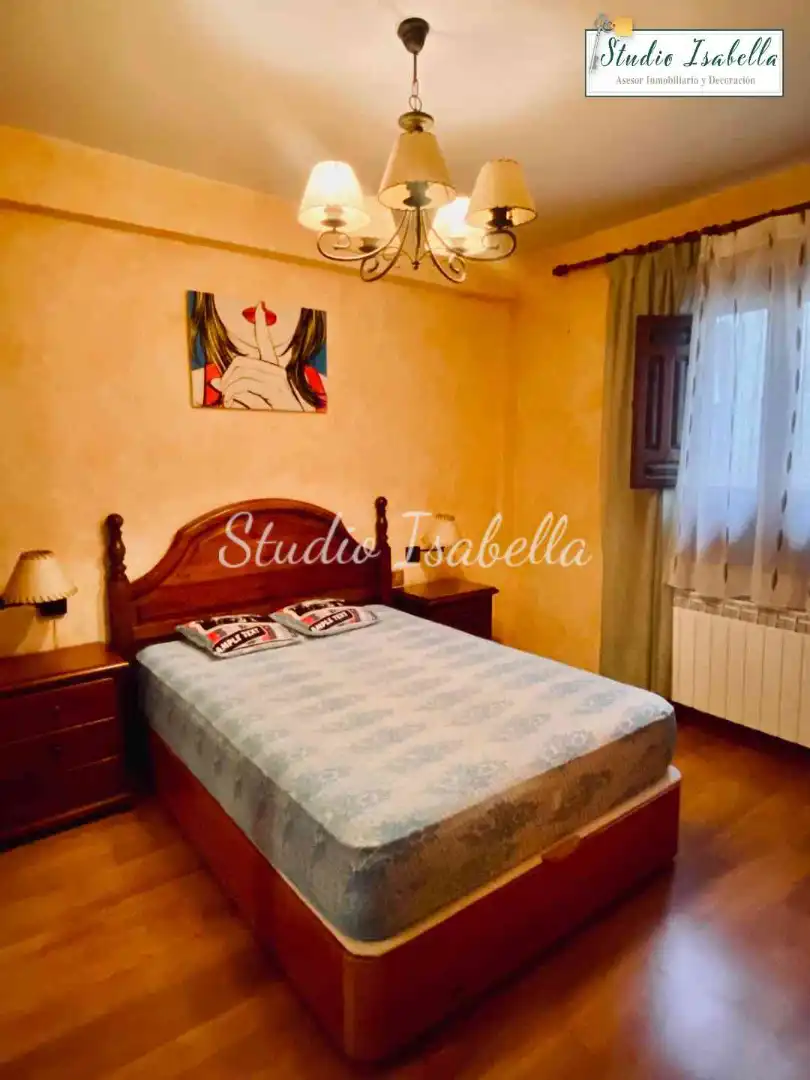 Flat for rent in Cuesta Santa Leocadia, Casco Histórico