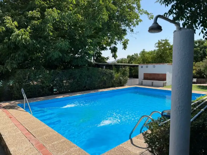 Piscina de Finca rústica en venta en Lucena