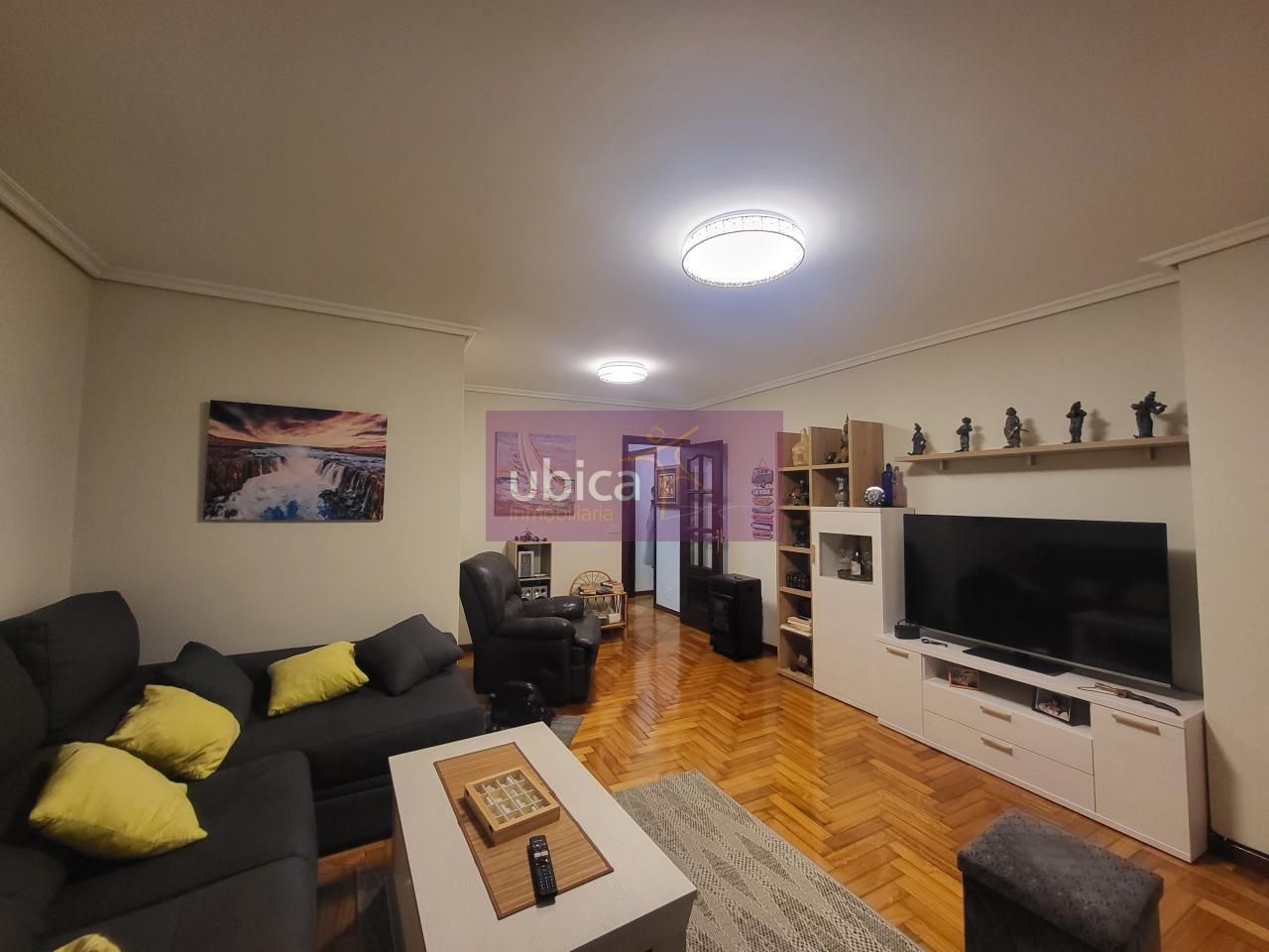 Sala d'estar de Pis en venda en Vigo  amb Calefacció, Parquet i Traster