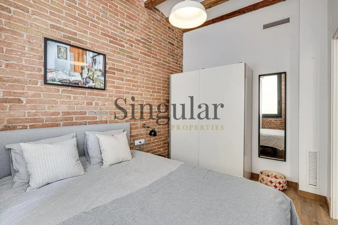 Bedroom of Flat for sale in Barcelona  with Air Conditioner and Heating