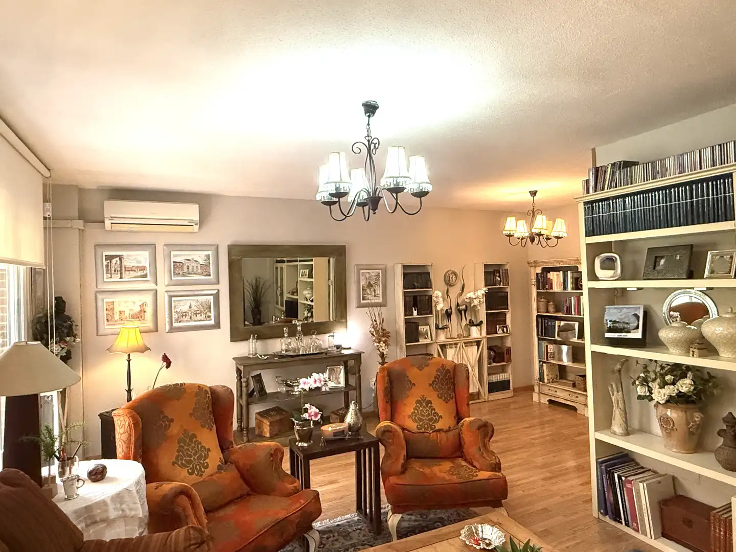 Living room of Houses for sale in Alcalá de Henares  with Air Conditioner, Heating and Private garden