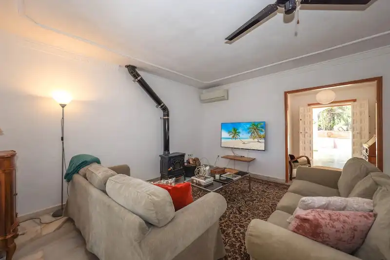 Sala d'estar de Casa o xalet en venda en Guaro amb Jardí privat i Piscina