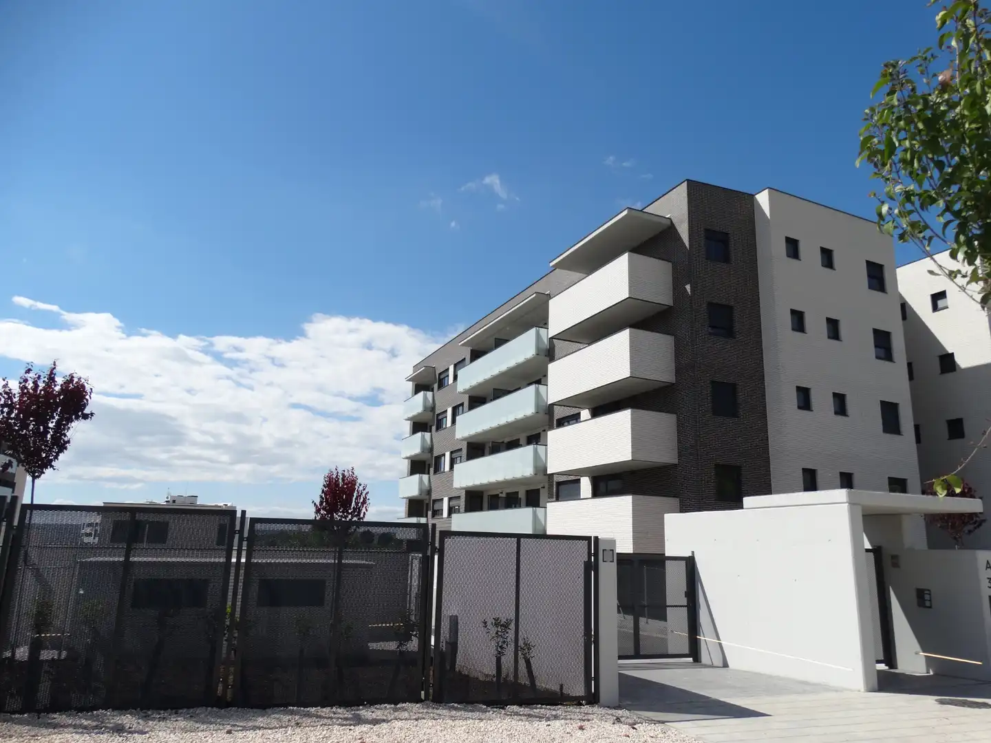 Vista exterior de Piso de alquiler en Guadalajara con Calefacción, Terraza y Trastero