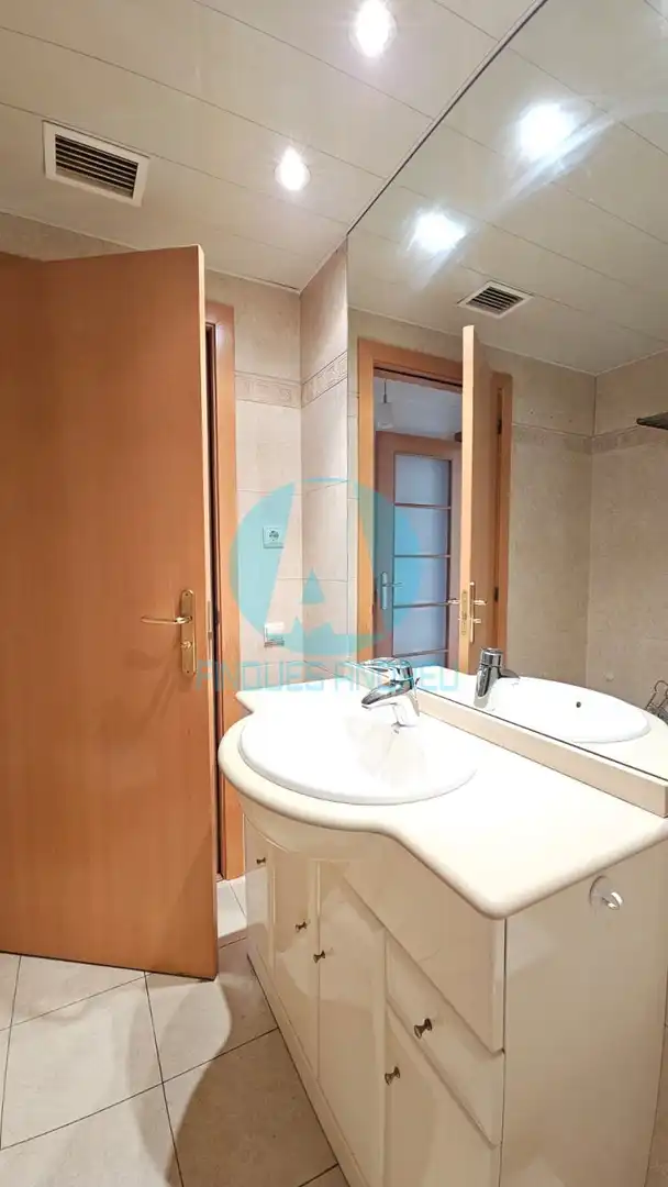 Badezimmer von Wohnung zum Verkauf in Mataró mit Klimaanlage, Heizung und Terrasse