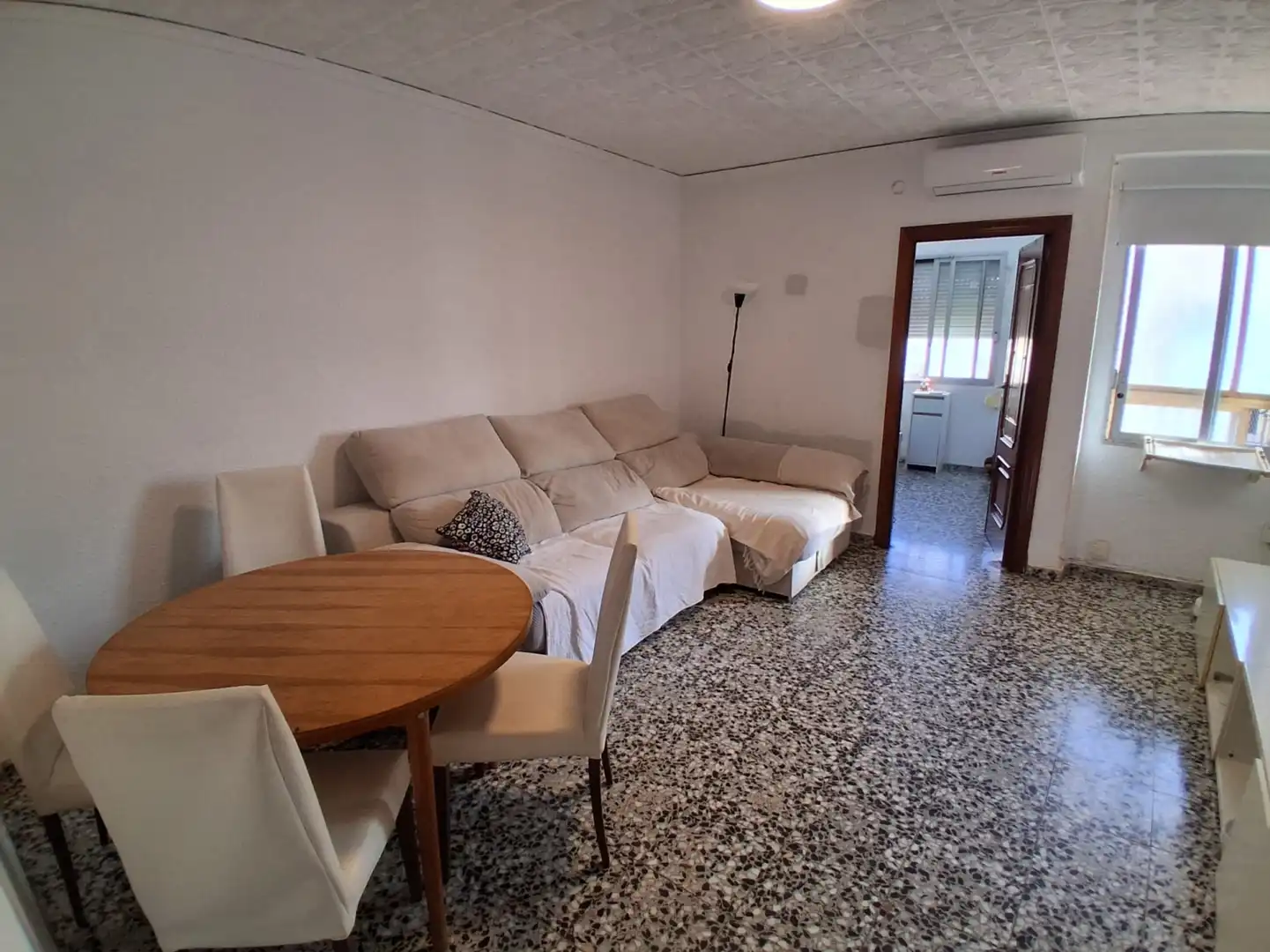 Sala d'estar de Pis en venda en Valencia amb Aire condicionat i Balcó