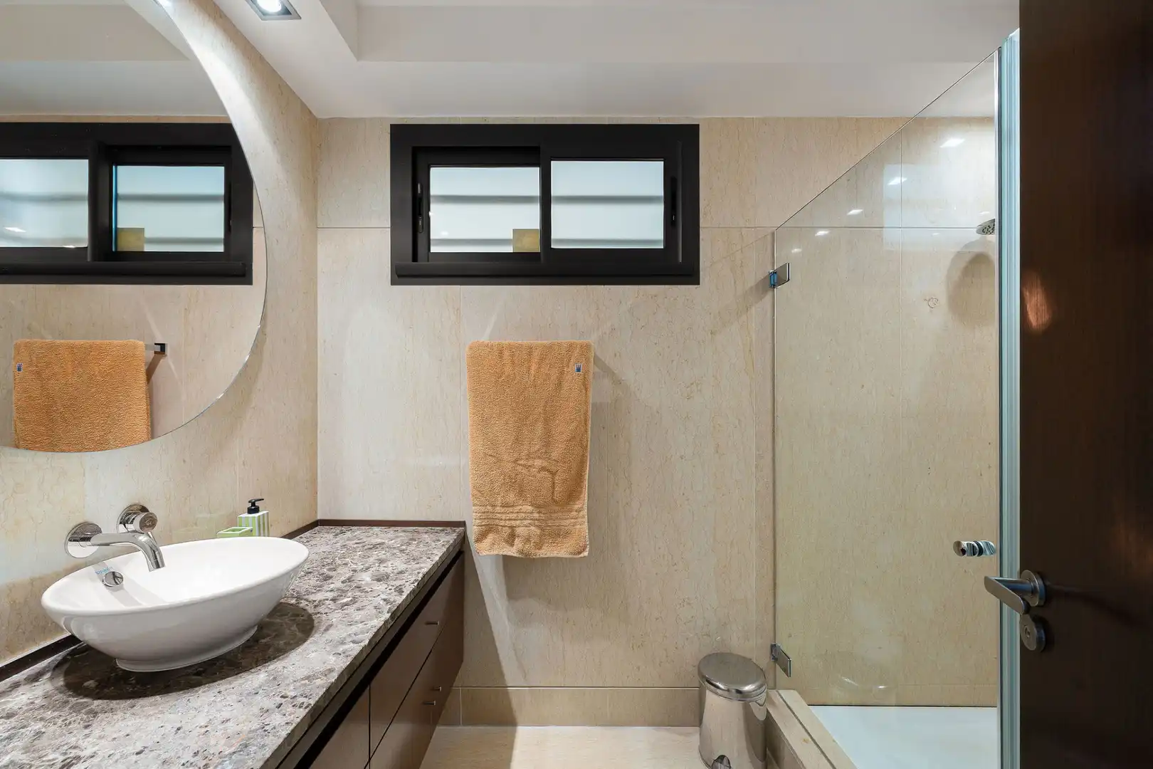 Baño de Apartamento en venta en Marbella con Aire acondicionado, Terraza y Piscina