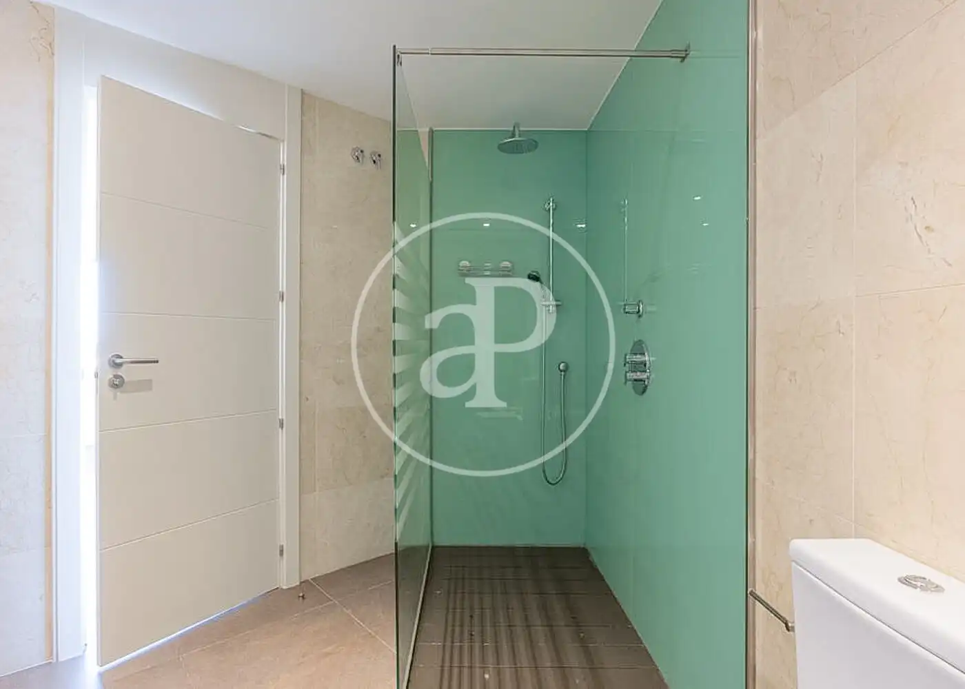 Bathroom of Flat for rent in Madrid  with Air Conditioner, Heating and Terrace