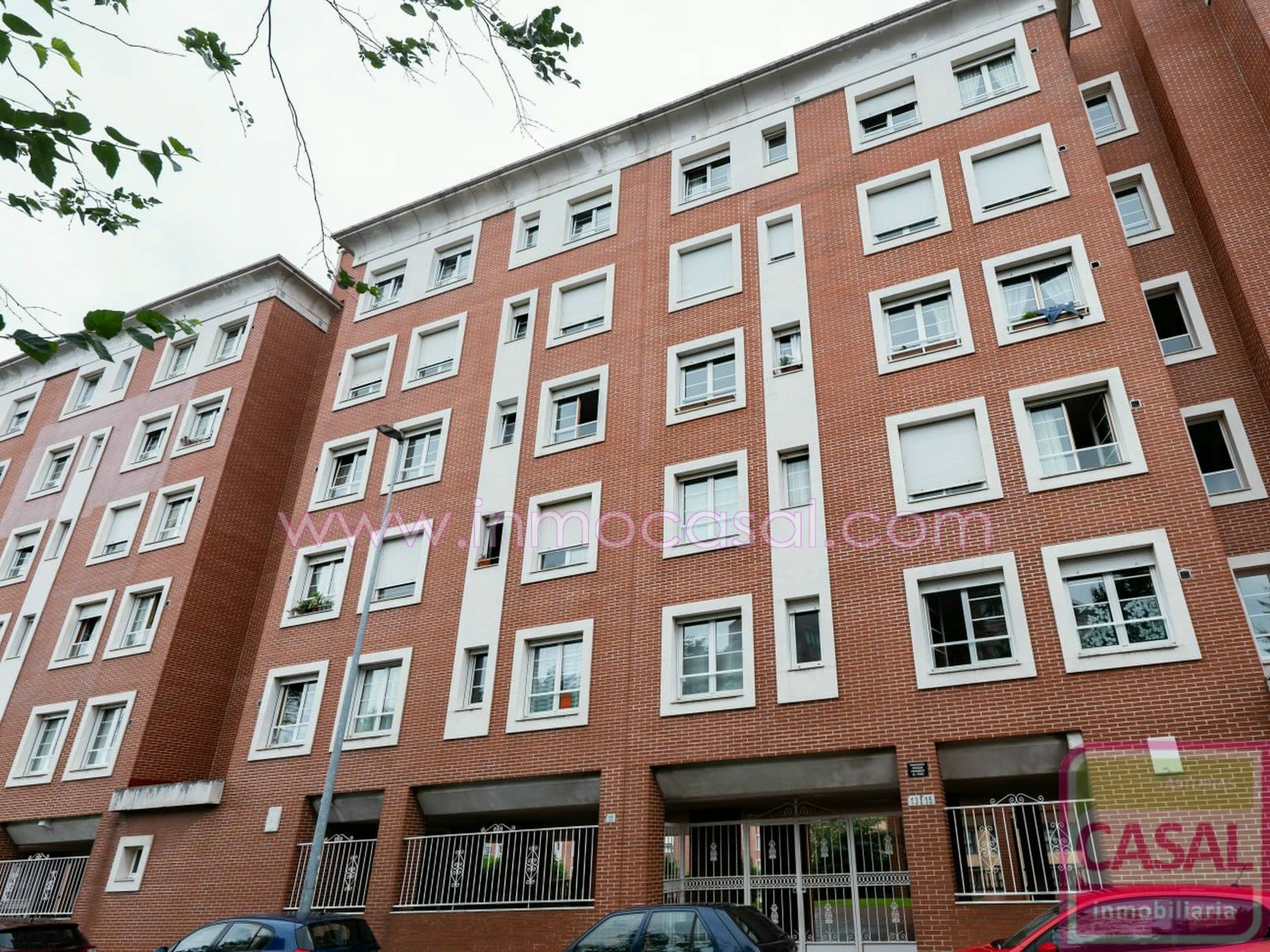 Vista exterior de Pis de lloguer en Gijón  amb Calefacció i Traster