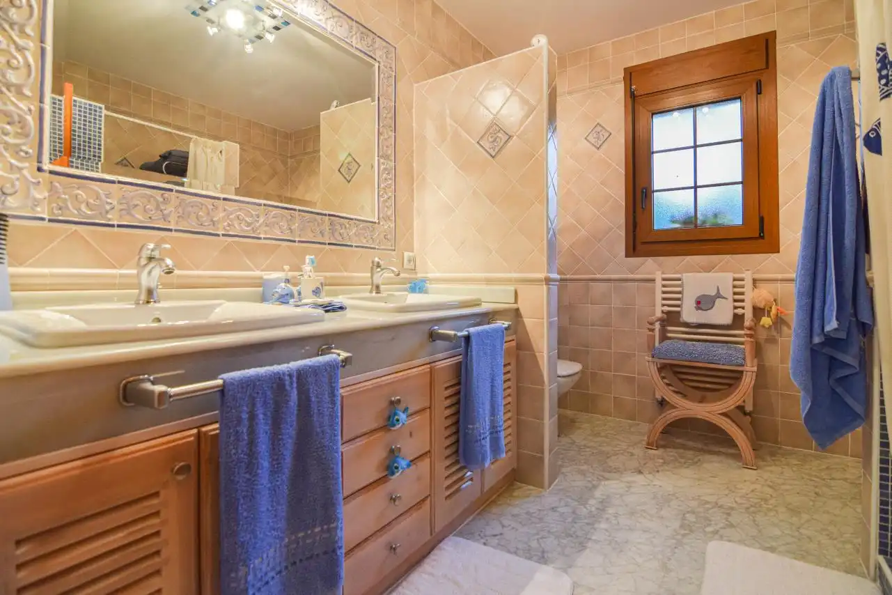 Bathroom of Houses for sale in La Nucia  with Air Conditioner, Heating and Swimming Pool