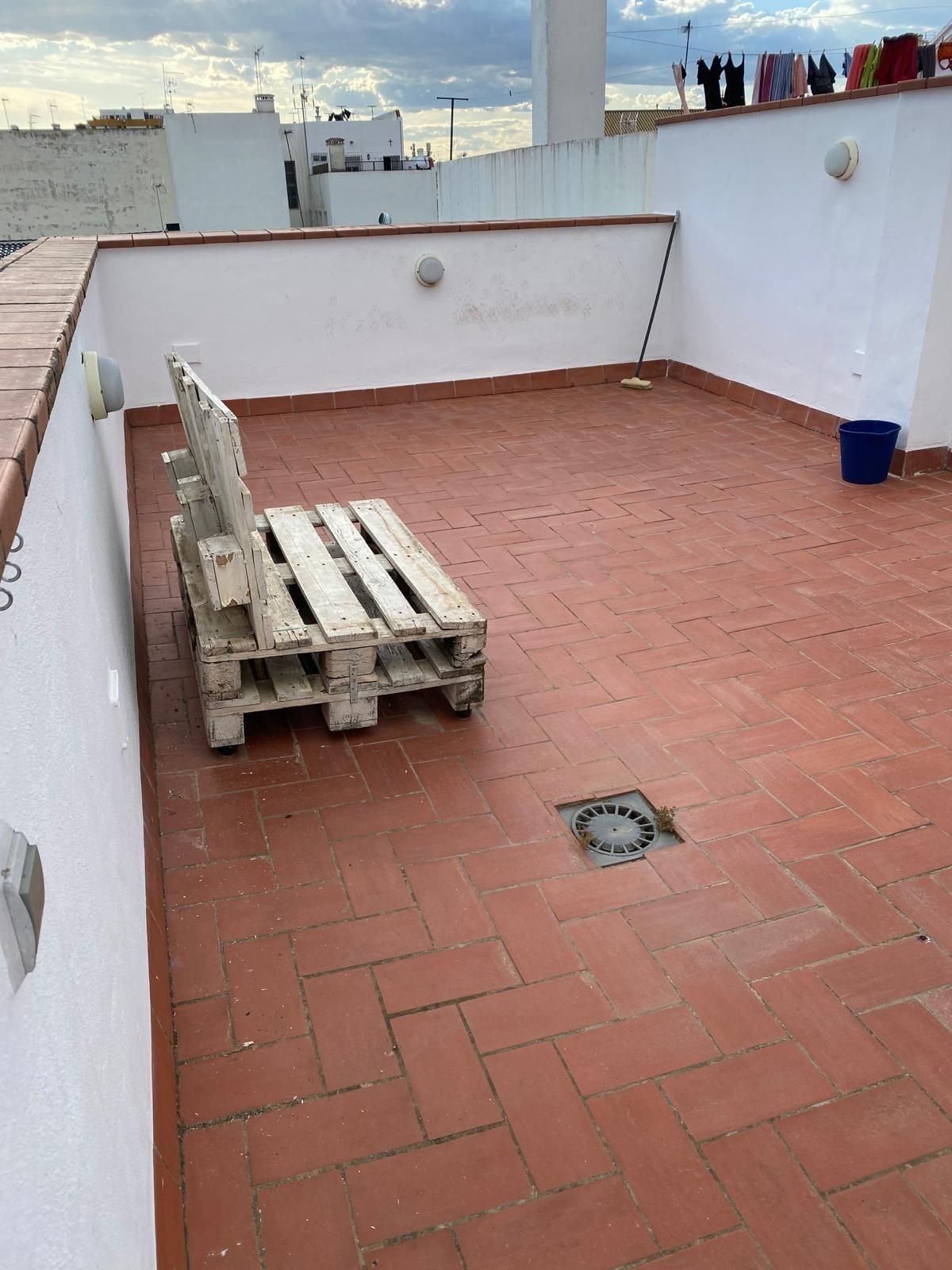 Vista exterior de Àtic de lloguer en  Sevilla Capital amb Aire condicionat, Calefacció i Terrassa