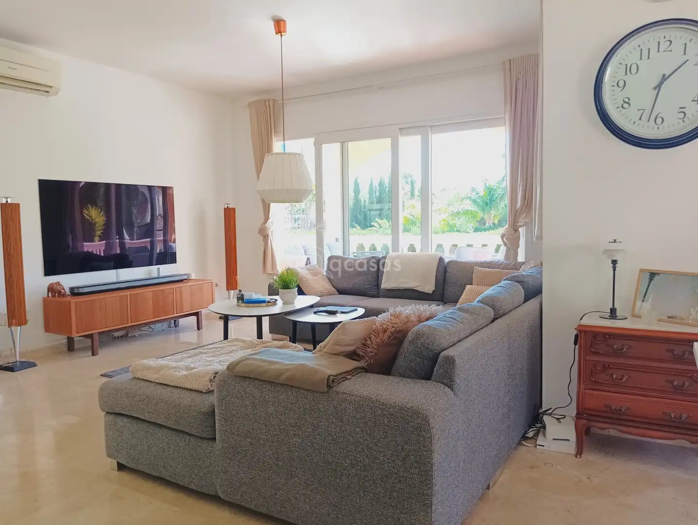 Sala d'estar de Casa o xalet en venda en Benalmádena amb Aire condicionat, Calefacció i Jardí privat