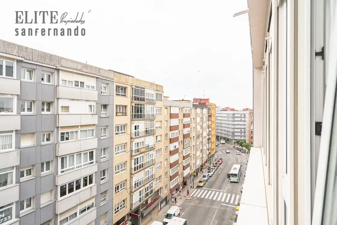 Außenansicht von Wohnung zum Verkauf in Santander mit Parkett