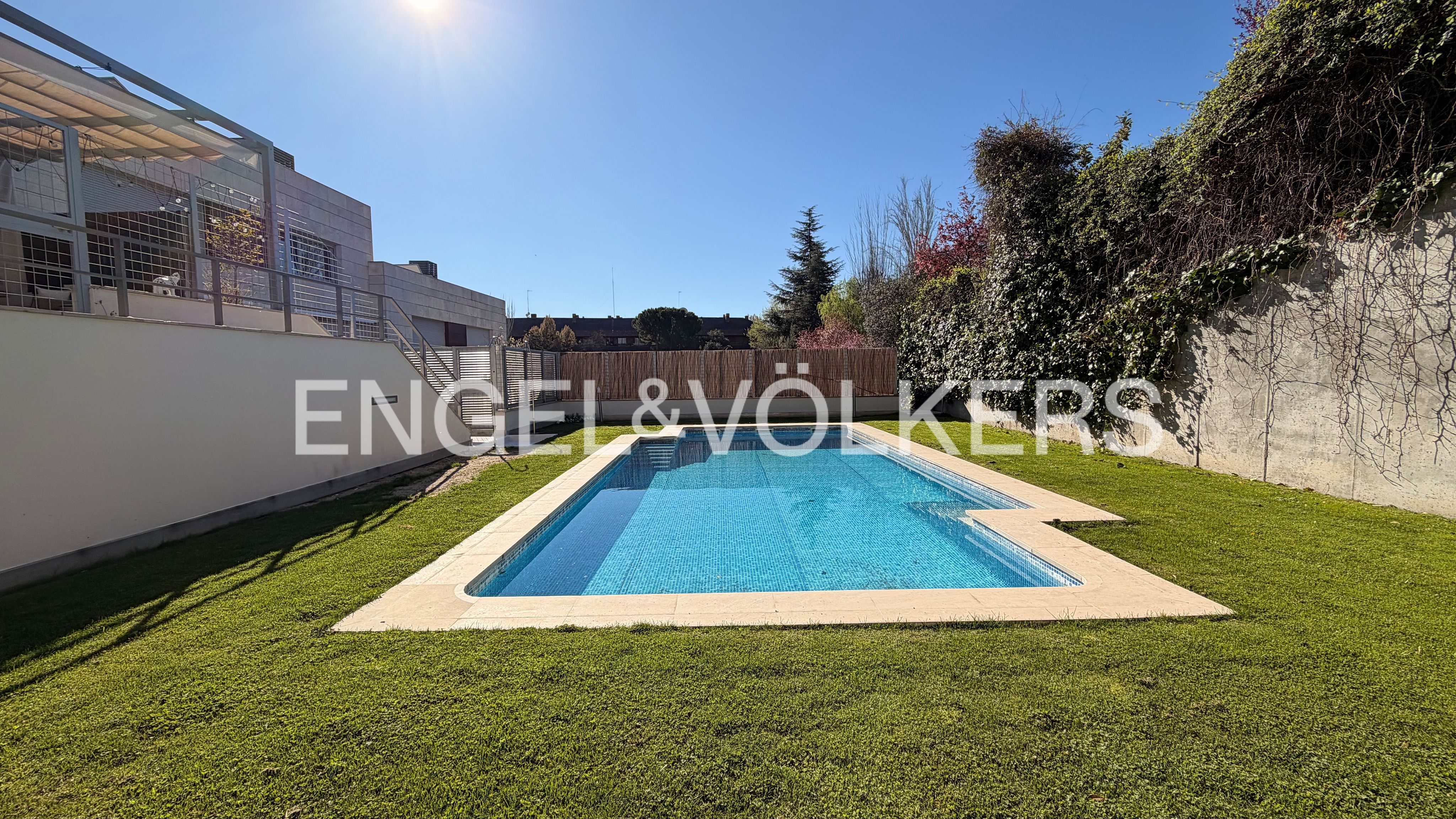Swimming pool of Houses for rent in La Moraleja  with Air Conditioner, Heating and Terrace